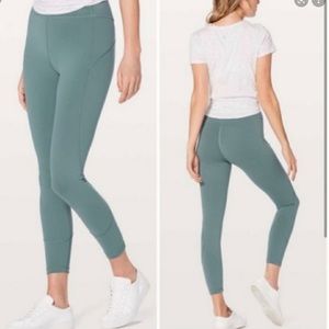 Lululemon in movement pants size 6 length 25”